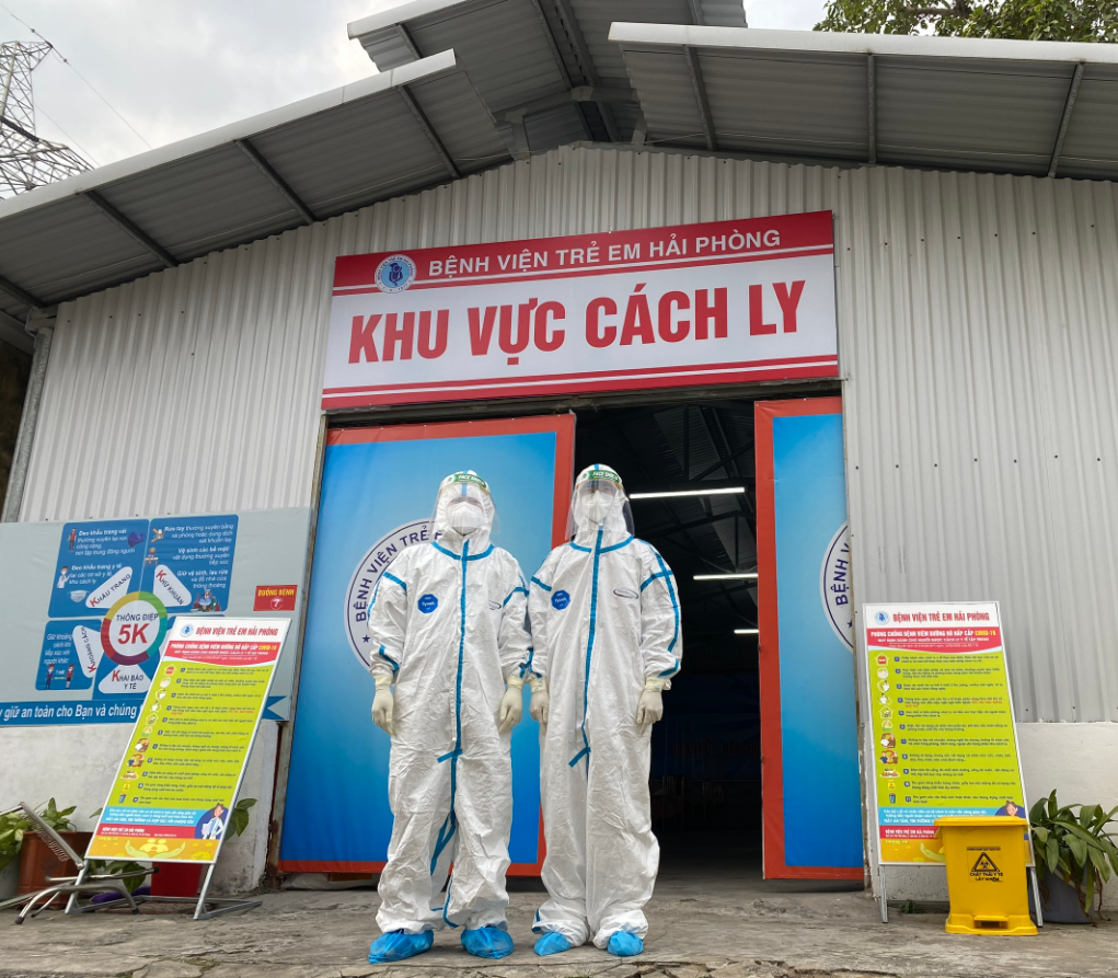Tình cảm của gia đình người bệnh F0 dành cho các y bác sĩ đang điều trị người bệnh nhiễm COVID-19 trong khu cách ly