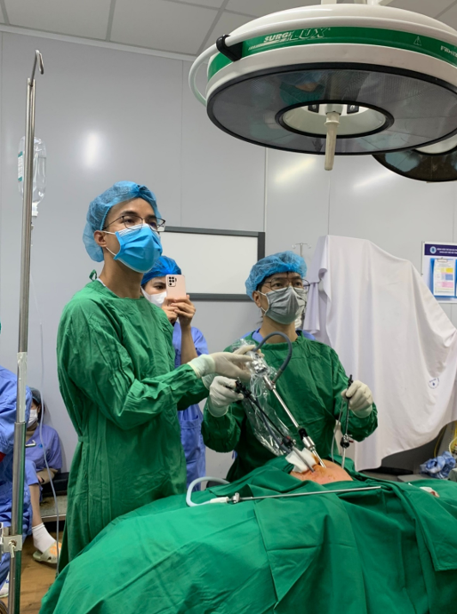 Hai trường hợp trẻ bị di tật không có hậu môn được phẫu thuật thành công tại Bệnh viện Trẻ em Hải Phòng